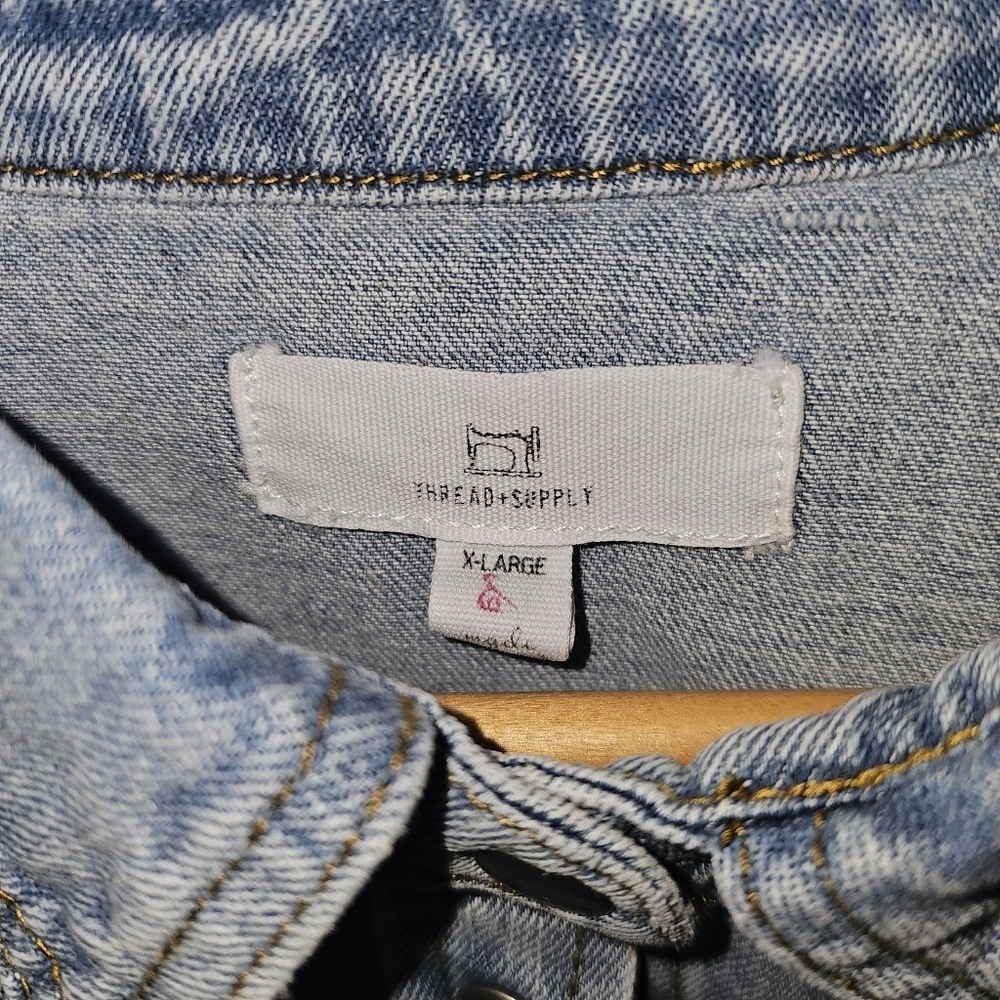 Thread and Supply Cropped Denim Shirt - Picture 5 of 6